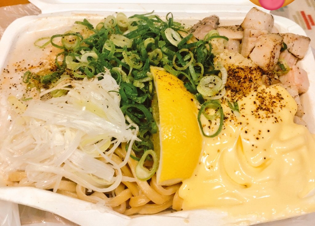 shimitokoshimi's tweet photo. ジャンクで激ウマなまぜそばのテイクアウト♥にんにくがかなりきいてるので、デートなど控えている方は避けてください✋でも、一緒に食べれば無問題👍＃lifeisbeaitiful #まぜそば #ケツメイシ #最高 https://t.co/TNEIpSAwSG