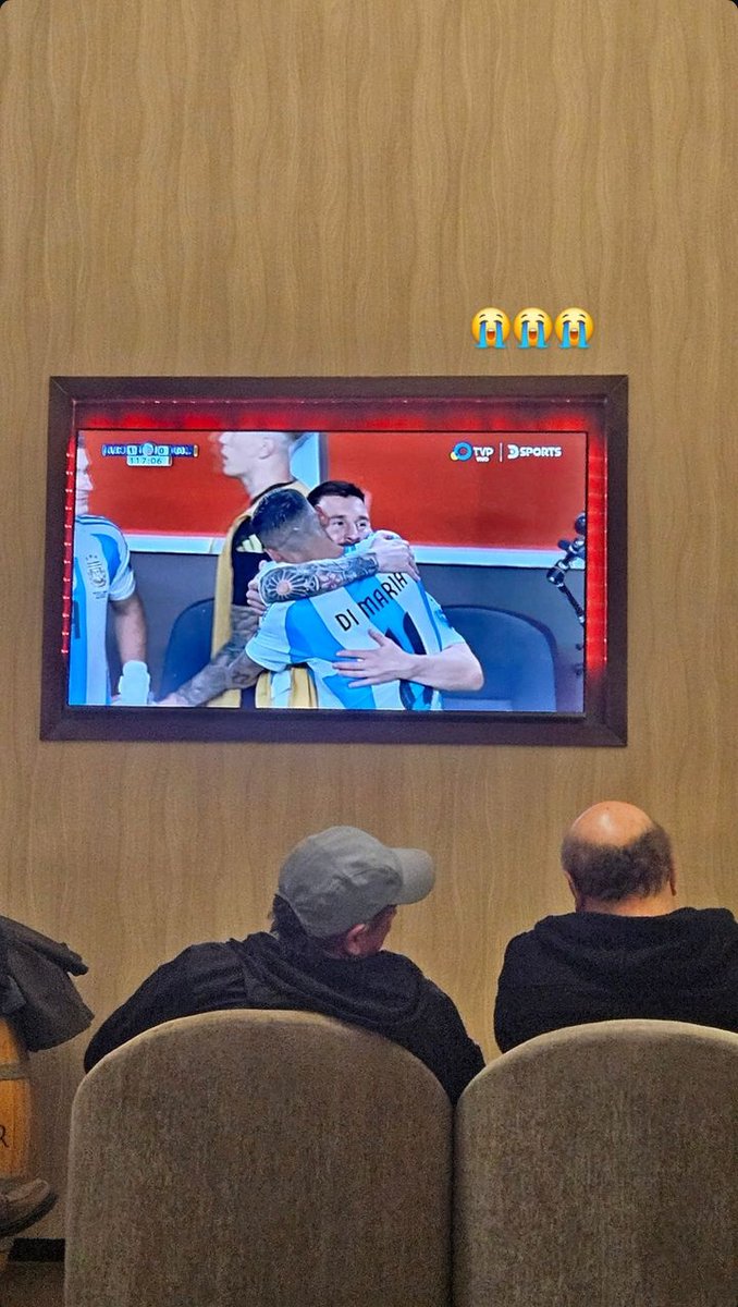 CeleGlobal's tweet photo. 📷 - #CELESTE Instagram Stories Update https://t.co/b75WXqDCoj