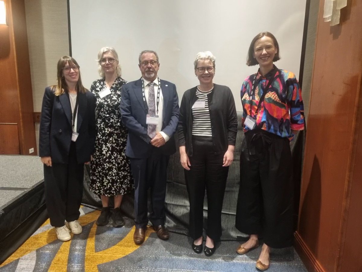 maria_sedlakova's tweet photo. Throwback to the #ILERA in NYC and our session 'Bargaining in the New Era', chaired by Professor Mia Ronnmar, on changes in industrial relations and collective bargaining in Italy, Sweden and Australia. https://t.co/iah2NbFLp6