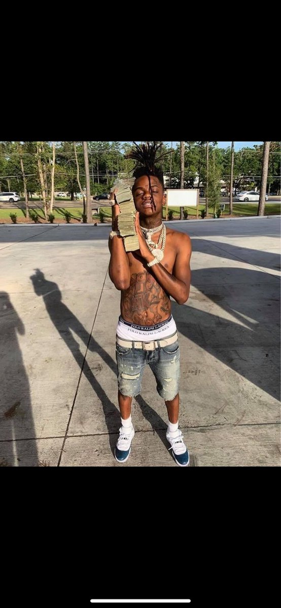 _queaz1k's tweet photo. Happy bday Big 23🕊️ https://t.co/uQWTGdsGCt