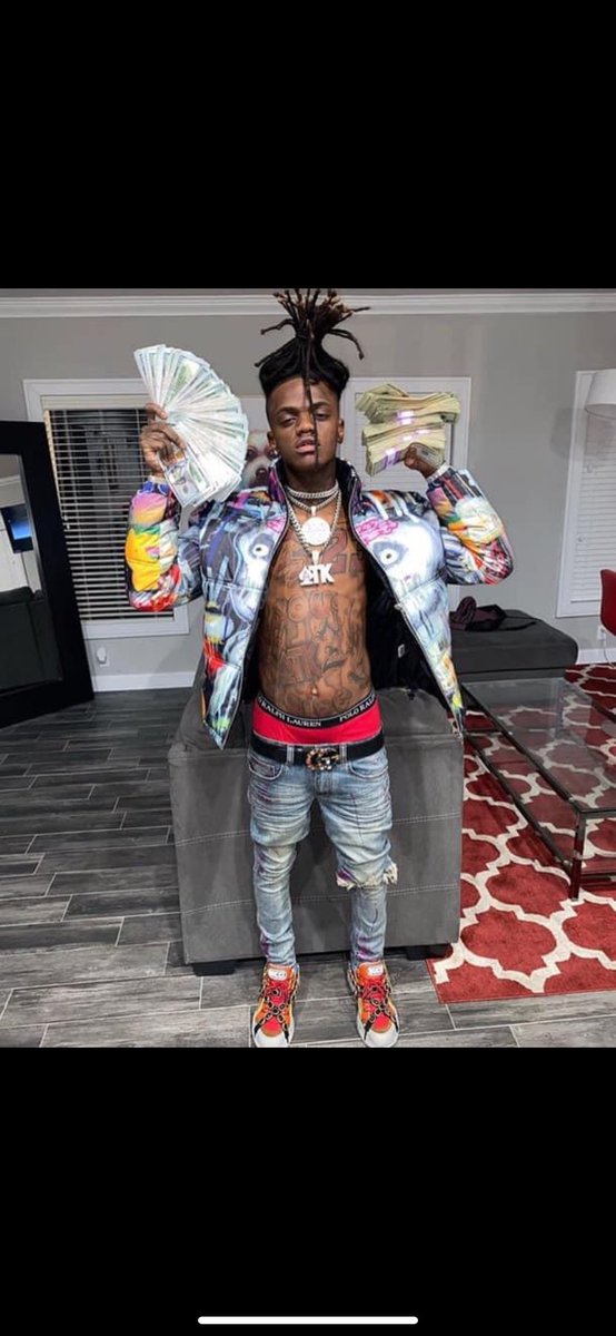 _queaz1k's tweet photo. Happy bday Big 23🕊️ https://t.co/uQWTGdsGCt