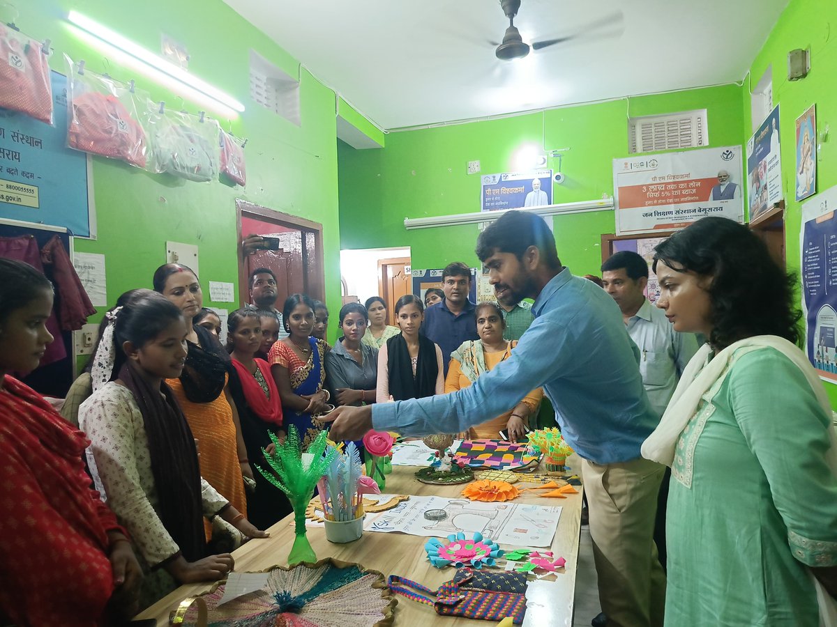 JSSBegusarai's tweet photo. विश्व युवा कौशल दिवस के शुभ अवसर पर जन शिक्षण संस्थान बेगूसराय में कबाड़ से जुगाड़ थीम के तहत लाभार्थियों के द्वारा अपने घर में बेकार चीज़े से बनाई गई क्रिएटिव चीजों का प्रदर्शनी लगाया गया
#skillindia #msde #nsdc #MSMEnemyOfWeThePeople https://t.co/sszThaaAAu