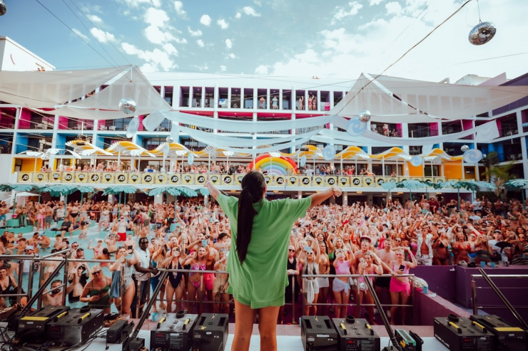Hannah Laing presents DOOF Ibiza moves to Ibiza Rocks dlvr.it/T9cGSy