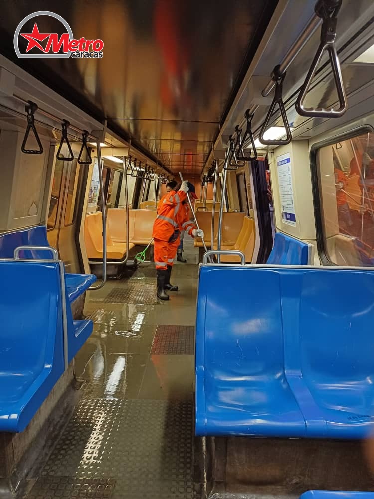 ¡Detrás de cada viaje limpio, hay un esfuerzo constante!

Nuestro compromiso con la limpieza y mantenimiento riguroso de los trenes es evidente en cada recorrido. Tu seguridad y satisfacción son nuestra prioridad.