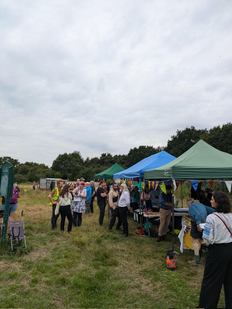 EmilyC_Fox's tweet photo. Fantastic to be in Tolworth this morning on behalf of @WildLondon to celebrate the launch of the Wild Tolworth project - which aims to bring #urbanrewilding to communities in Kingston 🐮🪲🌿Thnx for having me along! https://t.co/XfiOcgANvV