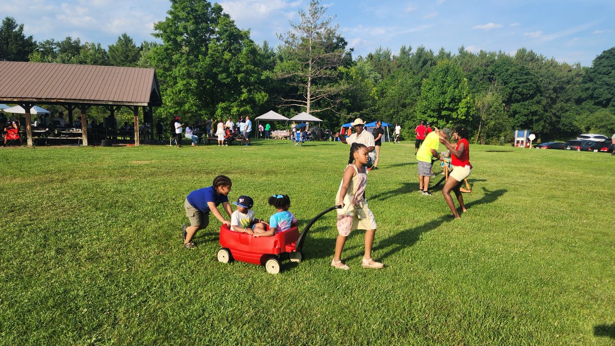 HC Berridge and Honorary Consul Allen were thrilled to join nationals yesterday at #StKitts and #Nevis' annual picnic. It was inspiring to see bonds formed and knowledge exchanged across generations. #togetherwegrow #Intergenerational 
<a href="/TerranceDrewSKN/">Hon. Dr. Terrance Drew</a> <a href="/DouglasDenzilL/">Denzil Douglas</a> <a href="/skngov/">SKN Government</a>