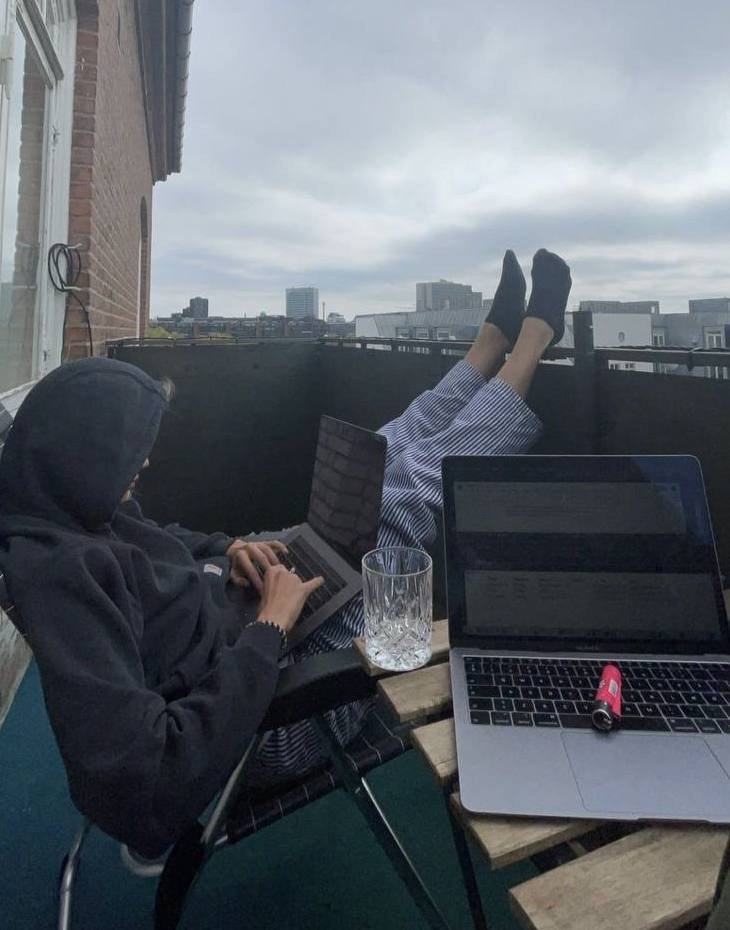 To make $10,000 per week online - (even my grandmother can do it)

If I had to start again from $0 now,

here's how I could reach $10,000 per month🧵