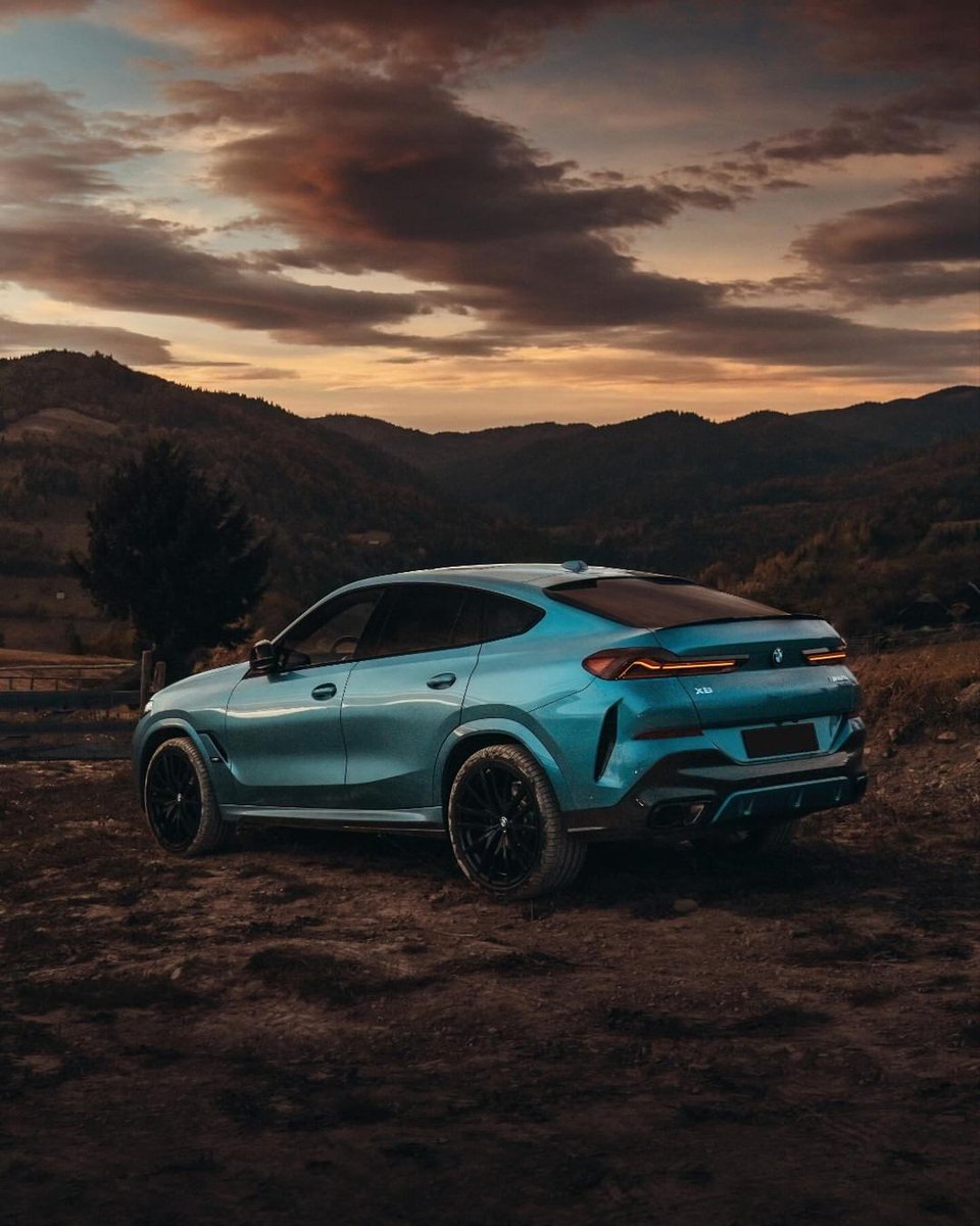 BMW_AGMC's tweet photo. Bathed in an ethereal glow. The X6 M60i.
تشع هيبة على الطريق.
إنها X6 M60i.
#BMWX6 #TheX6 #BMWAGMC #BMWDubai #Mperformance https://t.co/OqyT8BSOk3