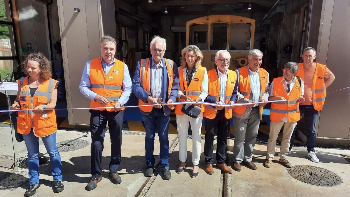 GibelinLuc's tweet photo. Engagement de la présidente ⁦@CaroleDelga⁩ tenu avec l’inauguration de l’atelier et la rénovation des voitures du Train Jaune. Le gouvernement doit mobiliser des crédits pour les mobilités, c’est une urgence sociale et environnementale. Fierté d’être en Occitanie ! https://t.co/ndLKhnK4BO