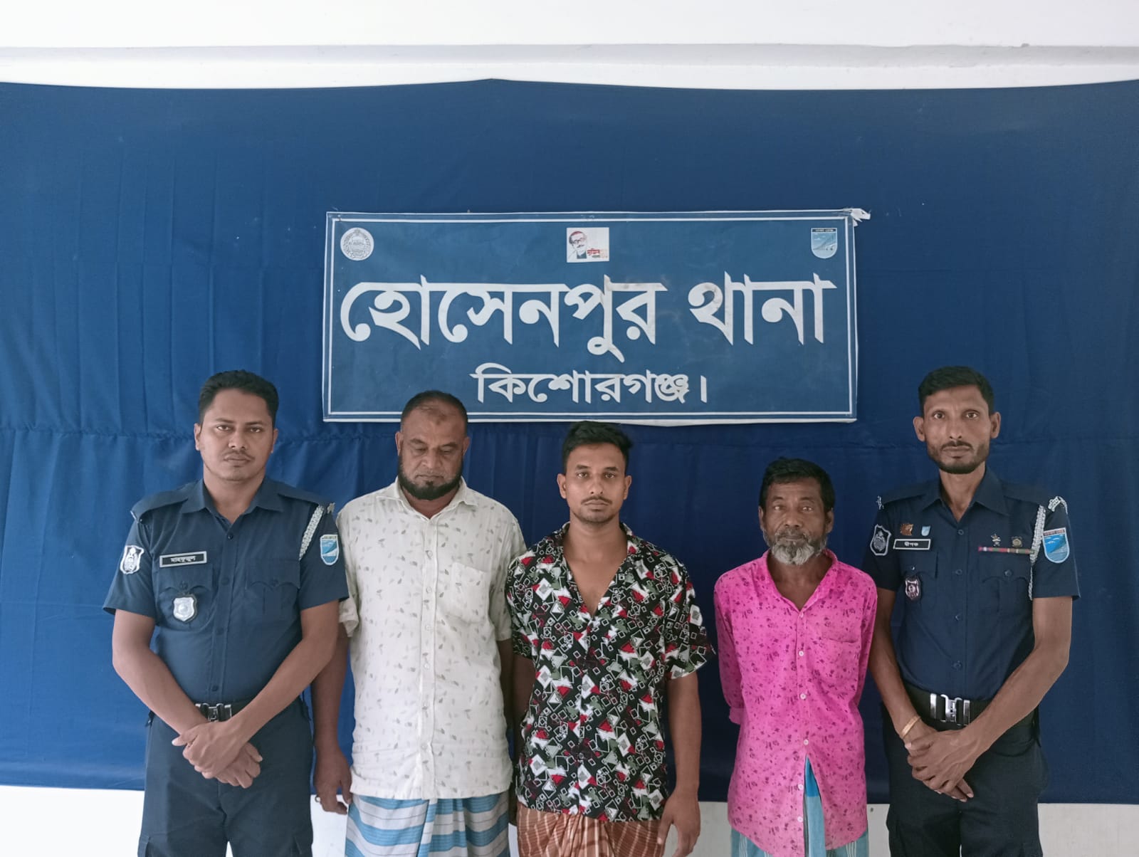 হোসেনপুরে থানা পুলিশের অভিযানে গ্রেফতার ৫