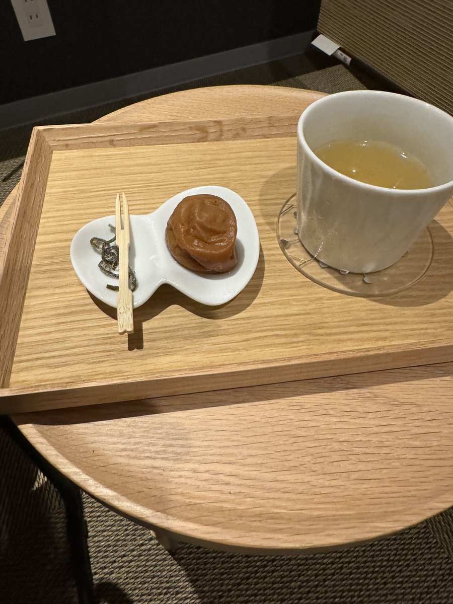 初めての発 温浴ヒノキの中に埋もれてきました。滝の様なカーンカイテ💦心まで热まっておいてマッスルはツルツルです✨温浴後は最高級梅干し