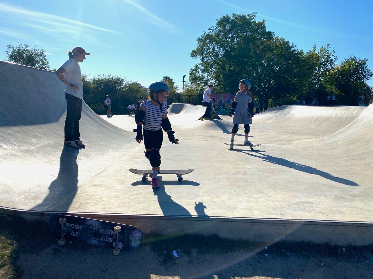 There are still a few places left on our #FREE skateboarding lessons in #Swanley during August for children aged 12 to 16! We have a girls only session &amp; another that is open to all.
Find out more &amp; book - sevenoaks.gov.uk/swanleyskating