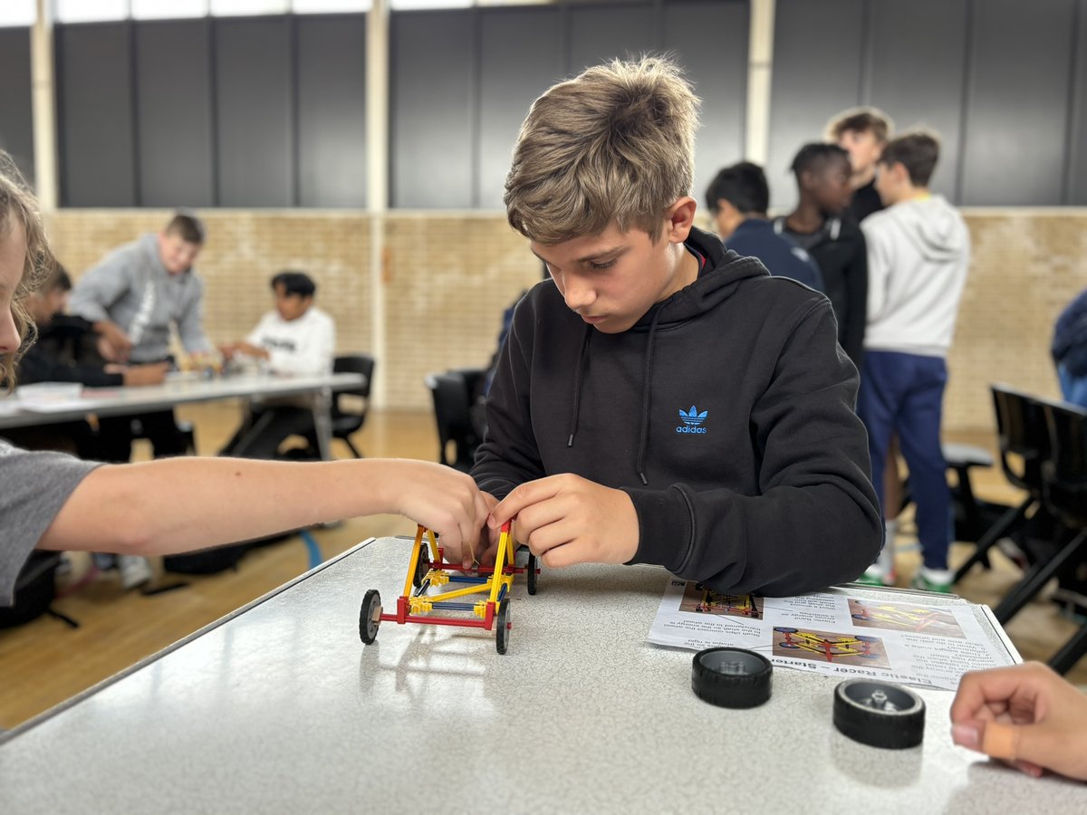 AGSFounded1598's tweet photo. 🧪Year 7 are having a REALLY Interactive Science Day!🧪
Year 7 are enjoying a range of hands on workshops and activities throughout the day, bringing Science to life...🐌
Thank you to all involved for an incredibly fun and educational day.
#Year7 #AGSEnrichment #AGSScience https://t.co/LZKXruGqFZ