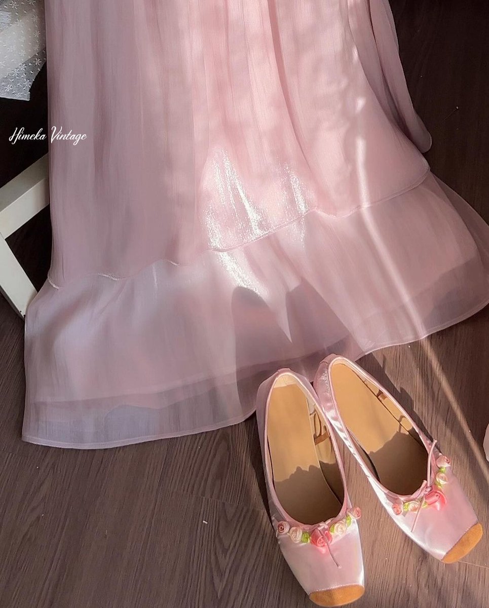 junefinds's tweet photo. COQUETTE GIRL outfit~•
🩷🩷🩷🩷🩷

#coquette #pink #vintage https://t.co/d3OU7VCkrD