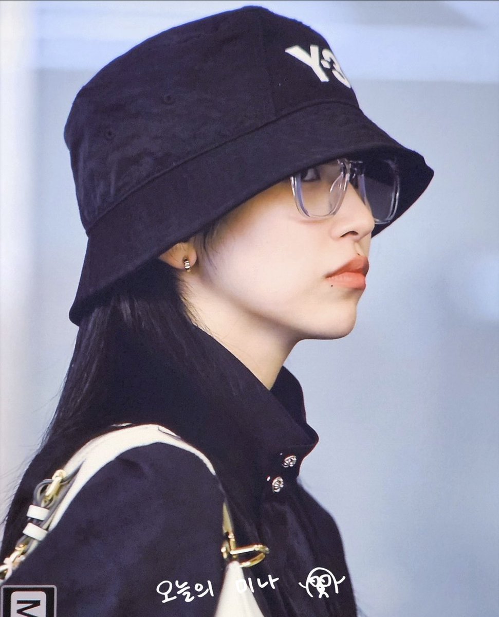 #TWICETEEN #MINGYU #MINA : mingyu and mina in clear frames wearing all black!