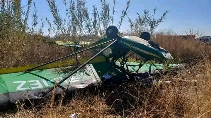 Masetwane's tweet photo. when they say a plane crash in Pretoria M17 N4
I thought is Airbus, kanti is this shandis 🤣🤣🤣😂 https://t.co/tmmtn1cG60
