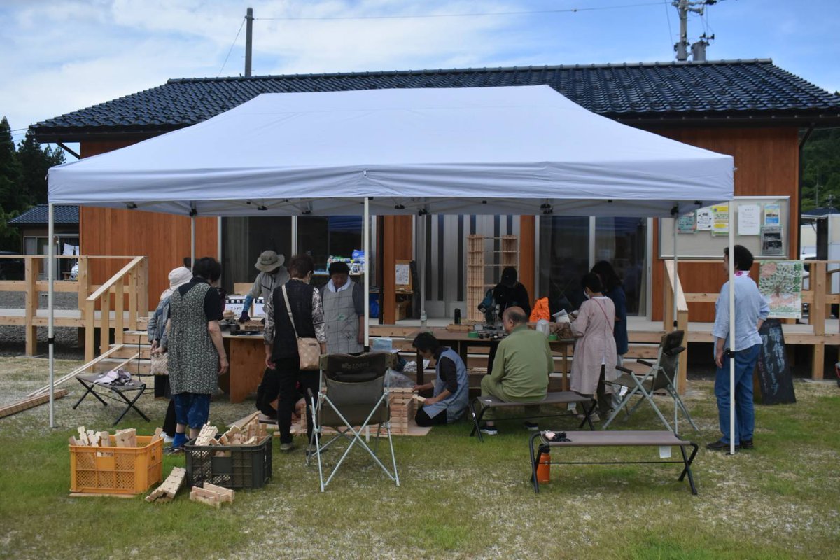 \ 災害救助活動の一部が公開中📝/

輪島市三井の仮設住宅での棚づくりワークショップで、Segwayポータブル電源が安定した電力を供給し、地域の住人に落ち着ける場をつくり、コーヒーを淹れてお菓子を食べるなどしてお話をし、心のケアをする場を提供しました。

#防災　#セグウェイポータブル電源