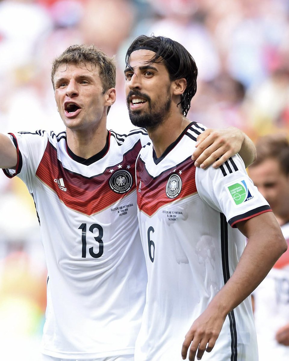 Ich hatte das Glück, viele Spiele mit dir gemeinsam auf dem Platz stehen zu dürfen. In Erinnerung bleiben mir aber vor allem unsere ganz besonderen Momente in Brasilien. 🇩🇪

Danke für eine großartige Zeit, <a href="/esmuellert_/">Thomas Müller</a> !