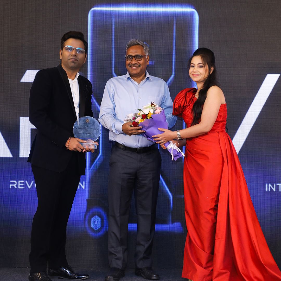 aristavault's tweet image. A special thanks to @arvindtw and our esteemed VIPs at the JARVIZ launch event! We extend our sincere gratitude for their presence, making the evening truly memorable. 🎉✨ #Innovation #TechRevolution #VIPRecognition #Gratitude #MemorableEvening #AwardsNight