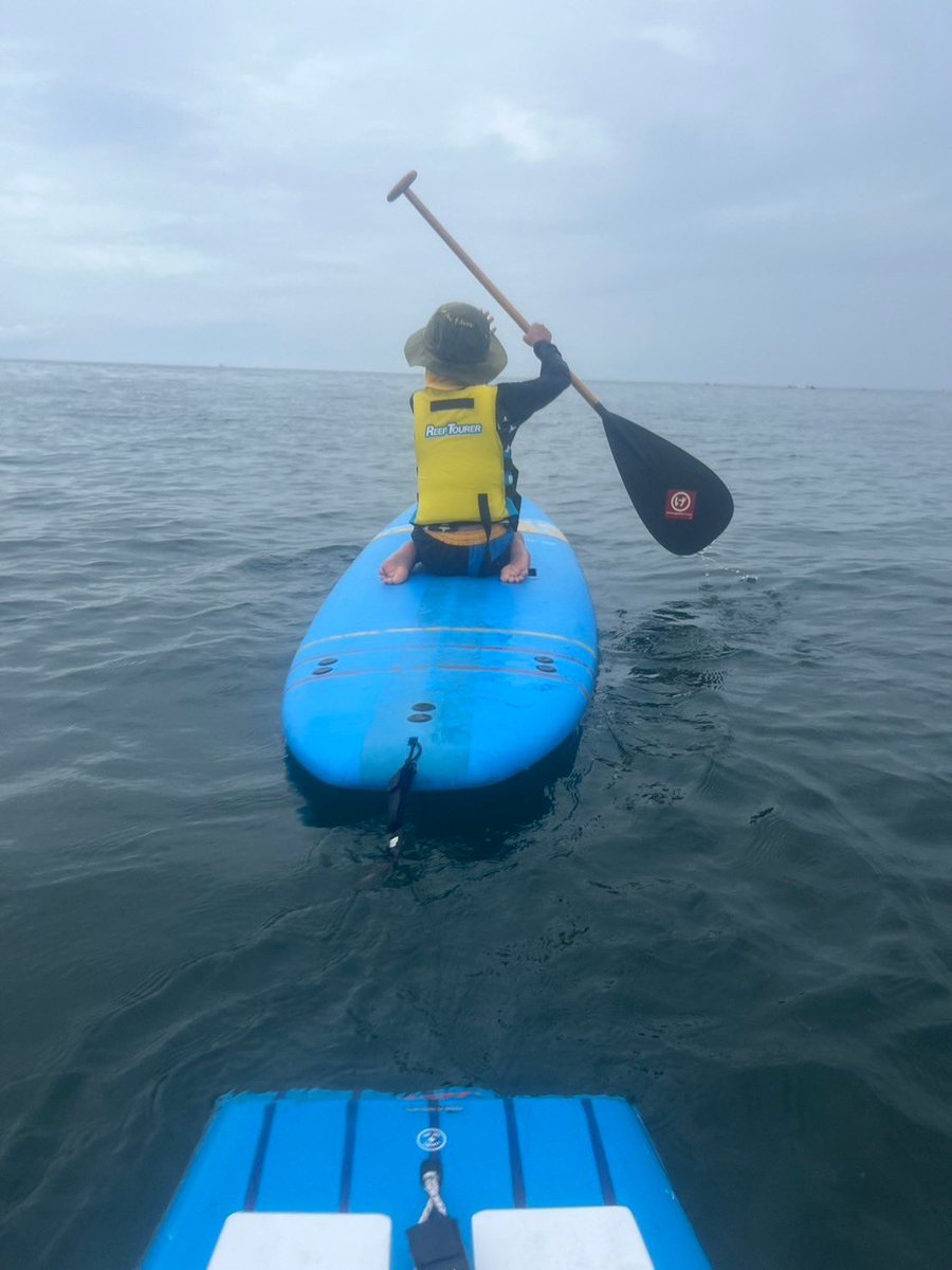 日産スタジアム横目に海へ向かい人生初のSUPに挑戦
泳げない私はビビリまくり小2息子は初なのに普通にこなしてる😓
新しいこと挑戦したくなるのはこの前のライブのおかげ😊
♪ほんの束の間 胸の中に巻き起こる風 風 風
「今しかないよな」って 呪文みたいに繰り返す 
#PADDLE

壁画Qに似てない？