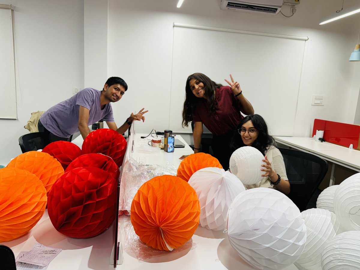 autifynetwork's tweet image. Caption this! What's going on in this picture? The funniest caption wins bragging rights! 😆

#AutifyNetworkHQ