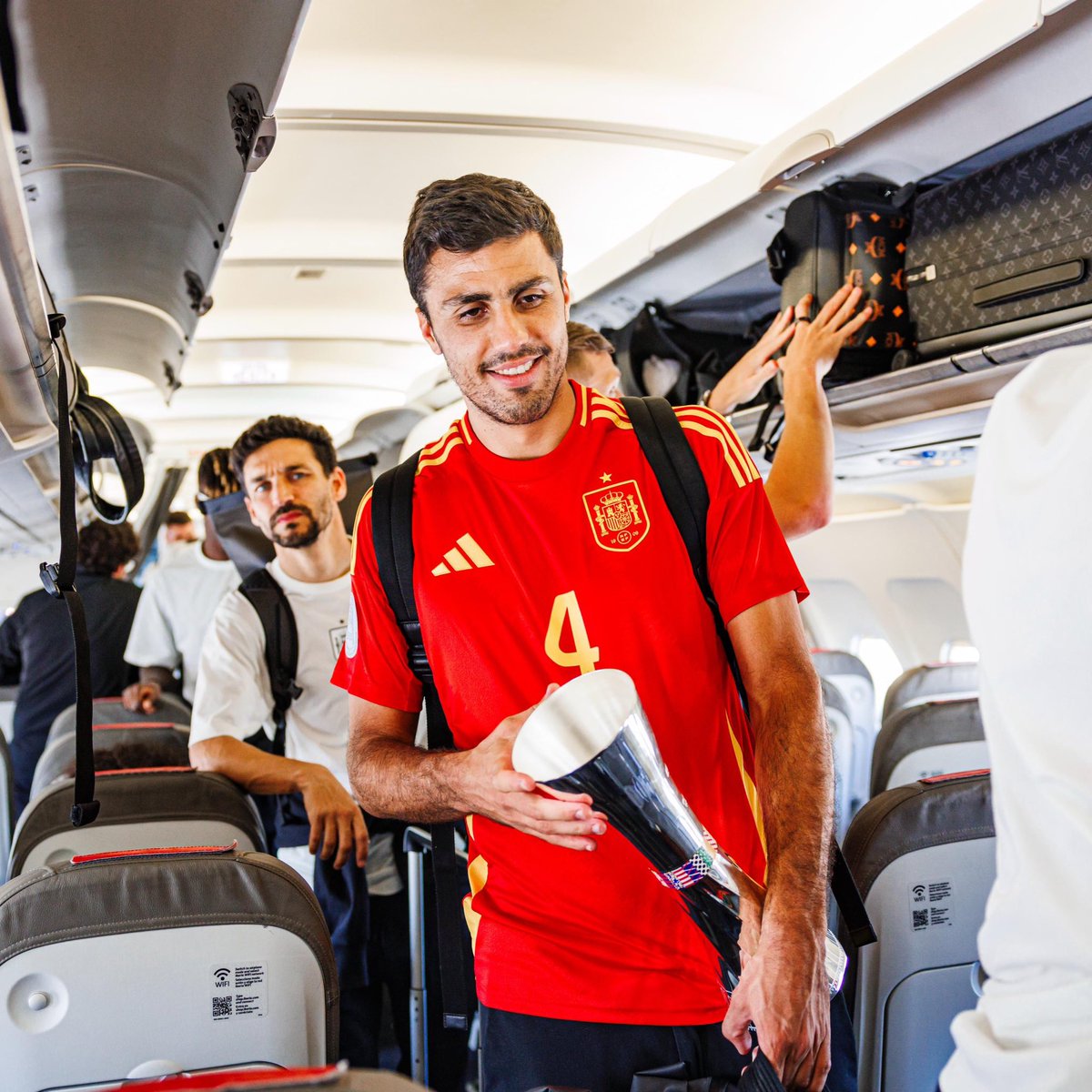 TeacherOfBall's tweet image. CALLING ALL FOOTBALL FANS

If you love the sport, you've got to keep pushing Rodri for the Ballon D'Or. He deserves it, and he's got a real chance of winning it

Keep tweeting about it, keep it mainstream. We're coming 🔥