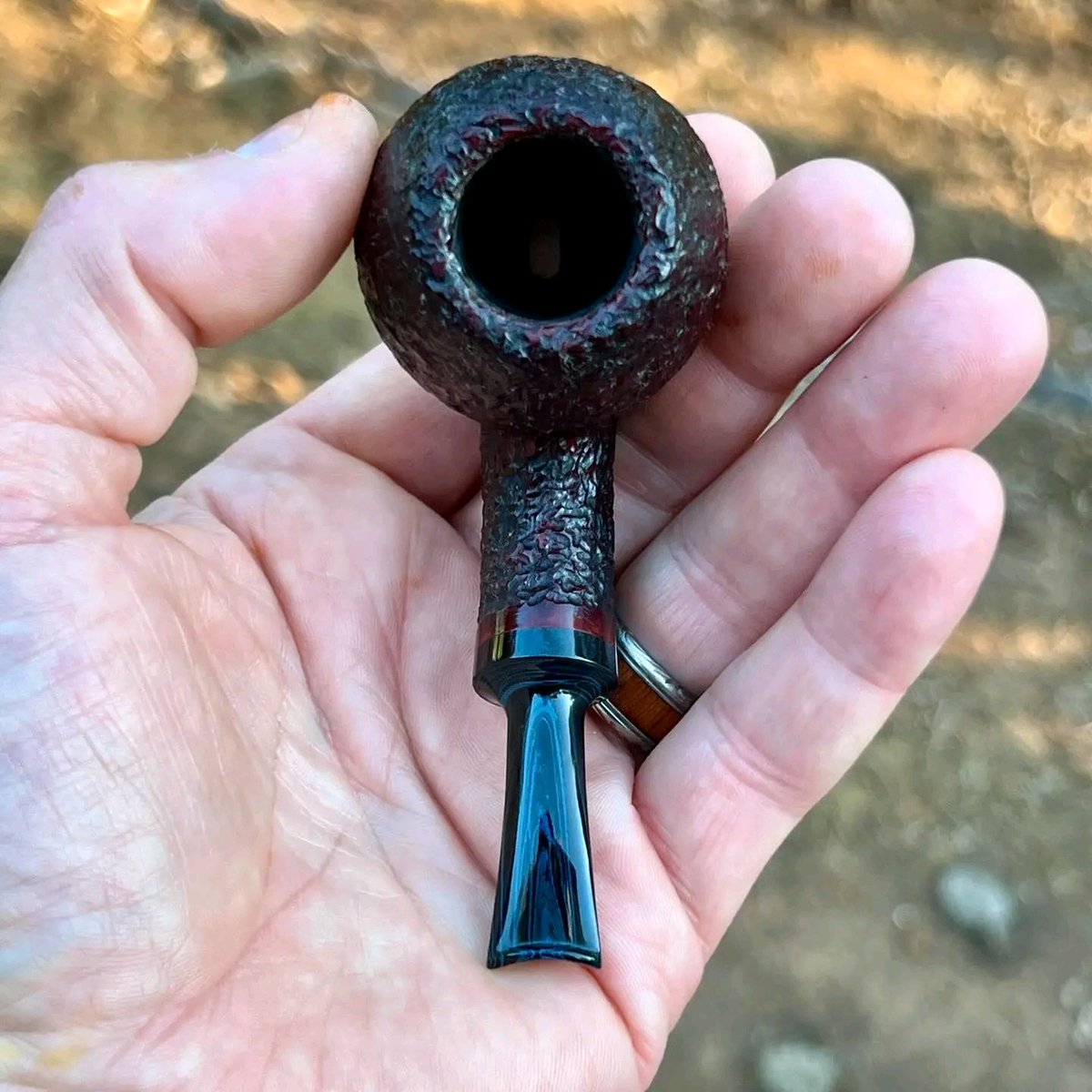 kraigseder5's tweet photo. Just listed  beautiful brown rusticated Danish egg is made from Greek briar and features a handmade blue and black ebonite stem.

Length: 4 1/4″
Height: 1 3/4″
Bowl diameter: 3/4″
Bowl depth: 1 3/8″
Weight: 1.3oz / 38 g

#pipetobacco #pipesmoker #tobaccopipe #pipe #pipecommuni https://t.co/SXKHjZzt9G