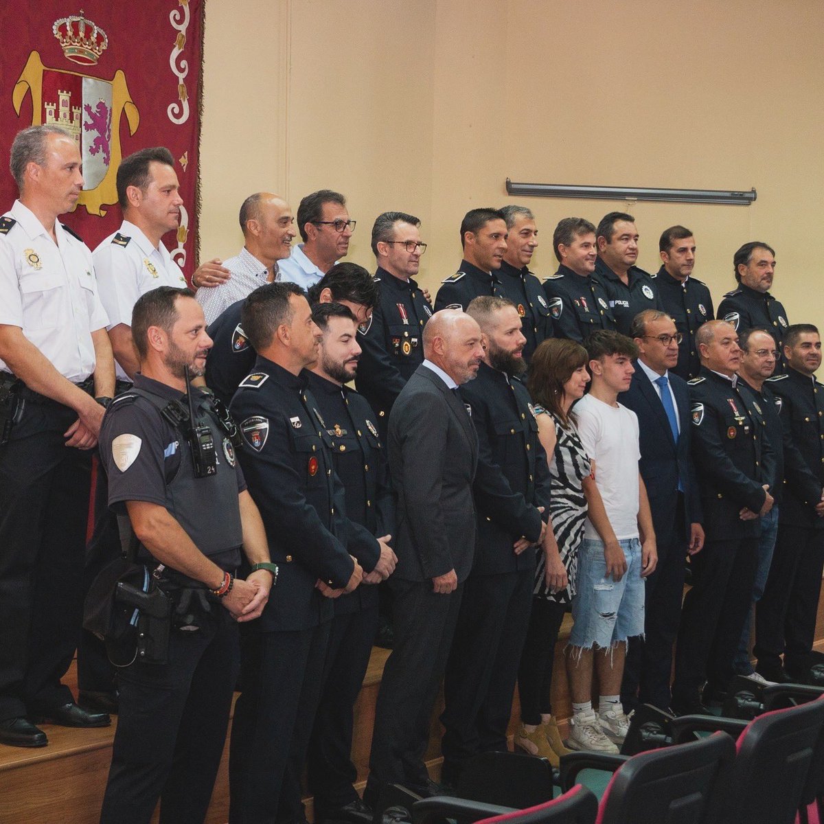 ✅ <a href="/DiputacionCC/">DiputacionCC</a> con la Policía Local👮 👮‍♂️ en la celebración de su Patrona.

🤝<a href="/mamorale44/">Miguel A Morales 🇵🇸</a>, ha querido acompañar al cuerpo de la Policía Local de Caceres en su día y unirse al reconocimiento a los agentes  que han tenido una especial significación. 

‼️Feliz Día del Carmen‼️