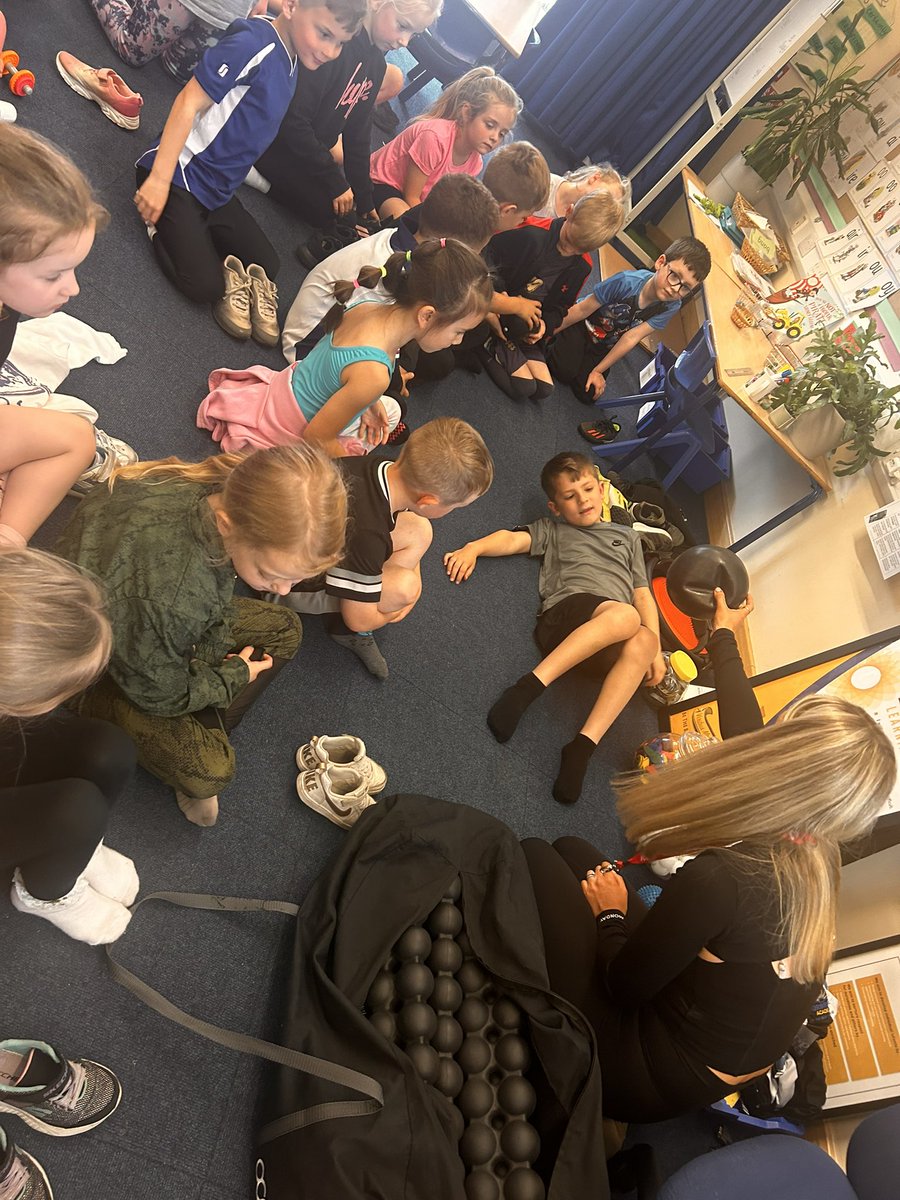 Mini Grey Class tweet media