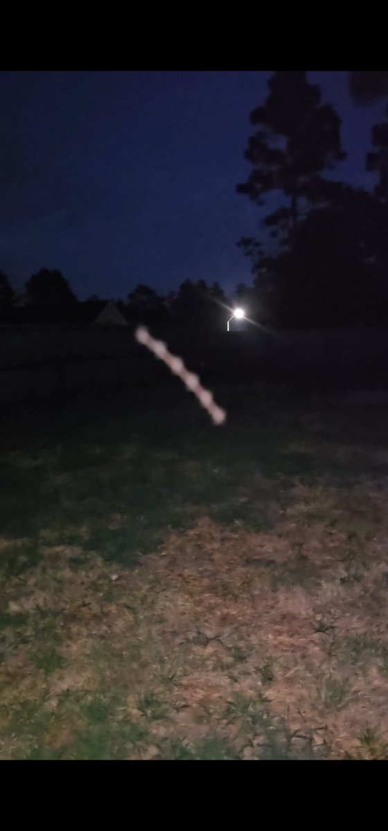 Justis_sky1229's tweet photo. Photo anomalies or cryptoterrestrials???
#skyrod #skyfish #ufotwitter https://t.co/Np7WiOVYpB