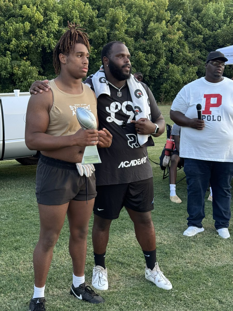 Donavan Manning (@_dmanning99) on Twitter photo Congratulations <a href="/ElihuLipscomb/">Eli Lipscomb</a> ! College Coaches this guy plays with a motor! He is very explosive and uses his hands! Congratulations <a href="/ElihuLipscomb/">Eli Lipscomb</a> ! College Coaches this guy plays with a motor! He is very explosive and uses his hands!