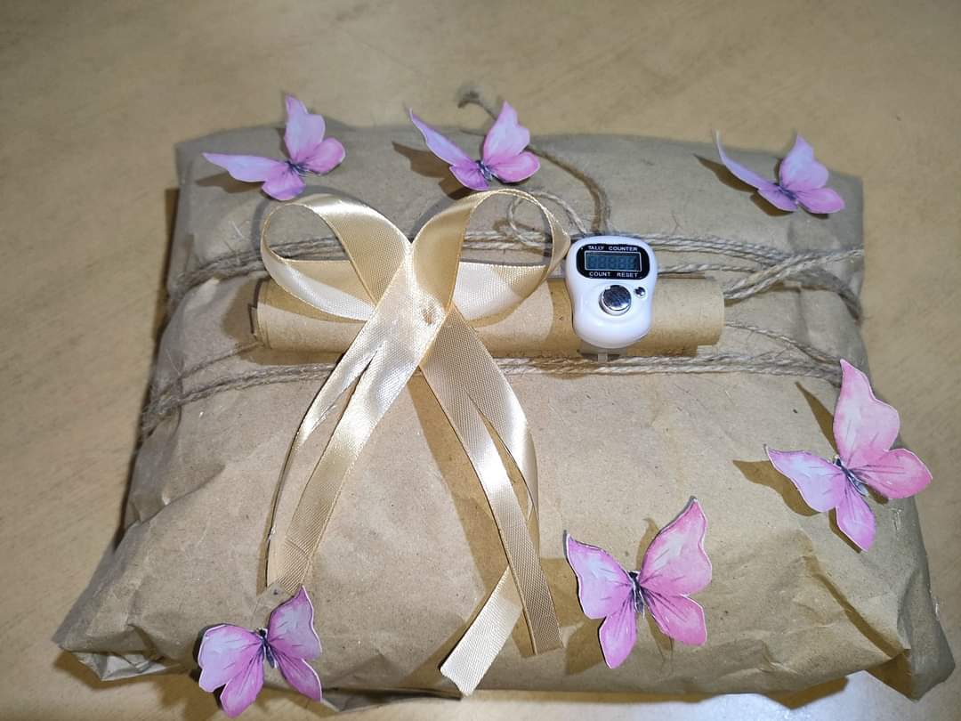 إن المُحب إذا أحبَّ حبيبهُ 
تلقاهُ يبذل فيه ما لا يُبذلُ🍒💗.