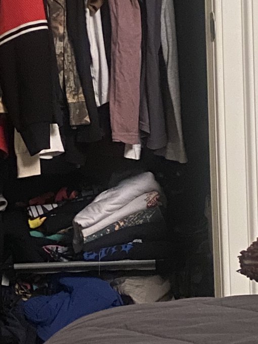 closet gremlin https://t.co/U5K9Vrv59S