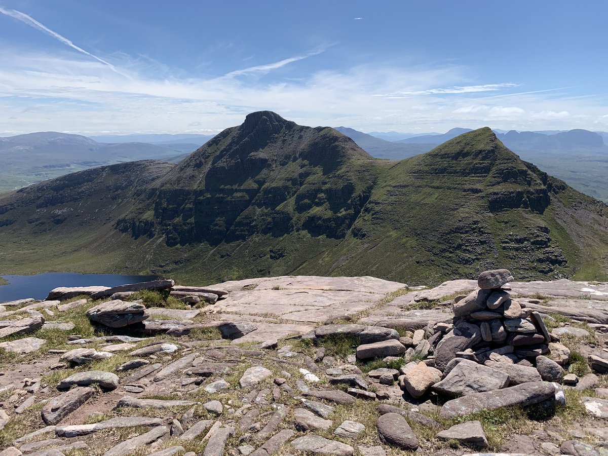 MunroMoonwalker's tweet photo. Quinag yesterday in superb conditions #scotland #mountains #nwhighlands https://t.co/BsG1Q0uWtg