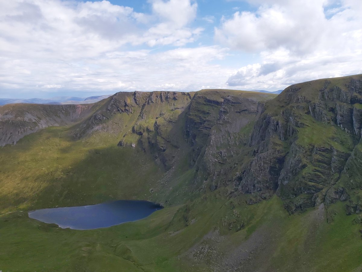 Nice to have something resembling 'summer' over the last couple of days. Warm sun, no wind and lovely views. Creag Meagaidh yesterday and Cairngorms today.
#summer  #WeatherUpdate  #metoffice #mwis #cloudscapephotography #landscapephotography #hillwalking #munros