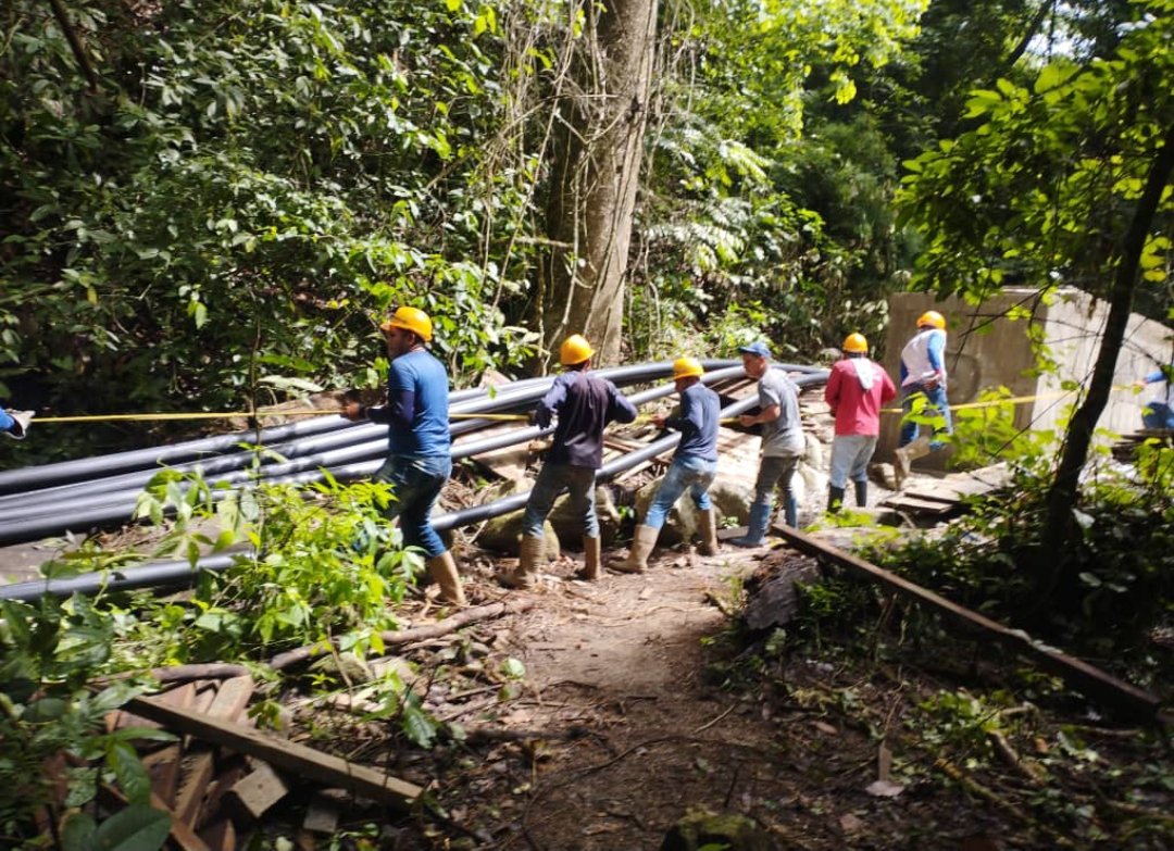 #Entérate💦| La fuerza trabajadora del <a href="/aguasdeyaracuy/">Aguas de Yaracuy</a>, junto a <a href="/alcaldia_indepe/">Alcaldía Independencia / Yaracuy / Venezuela</a> avanza en la construcción del Sistema Culantrillo, cuyo proyecto permite la distribución de agua potable por tuberia a 14 comunidades del municipio Independencia. 
<a href="/NicolasMaduro/">Nicolás Maduro</a>