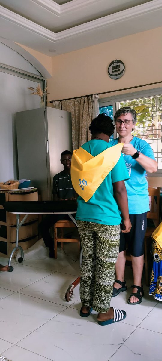 hijascaridadsur's tweet photo. Una misma historia nos envuelve en un momento… así iniciamos el encuentro de jóvenes en Senegal para dar a conocer la Asociación JMV. Contentos por el día vivido, avanzamos en este camino para compartir el carisma y descubrir la vocación. https://t.co/AYkMSBGBlu