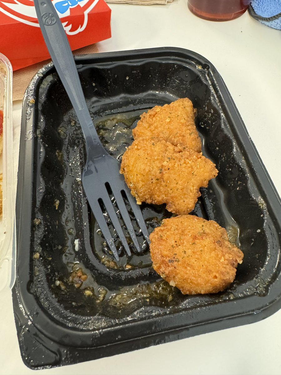 ryanthalverson's tweet photo. @Wendys  where did y’all steal your photo from, those definitely aren’t your nuggets. https://t.co/TJWnM4uMQT