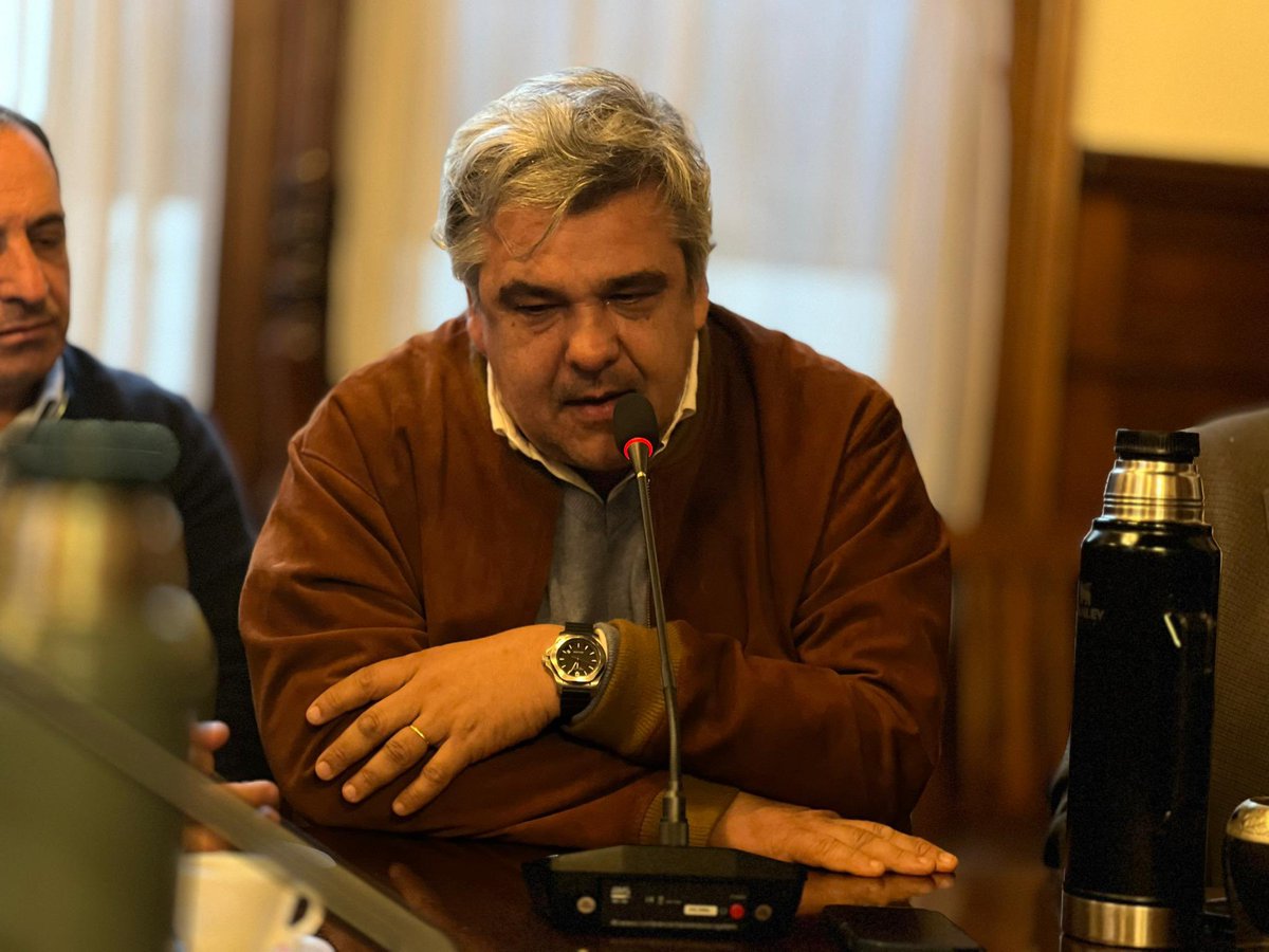 PNACIONAL's tweet photo. En una sesión muy especial, el directorio recibió a @AlvaroDelgadoUy y @Valeriaripoll3 con las palabras de la presidenta @MacarenaRubioF. 

🗣️ “La esperanza nuestra y de todos los compañeros estará con los dos abanderados e iremos detrás de ellos con convicción, esperanza y compromiso.”