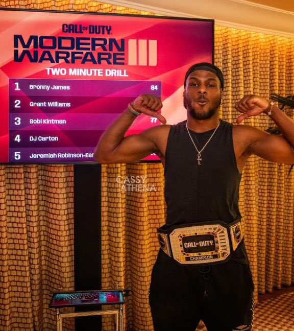 LakeShowYo tweet media