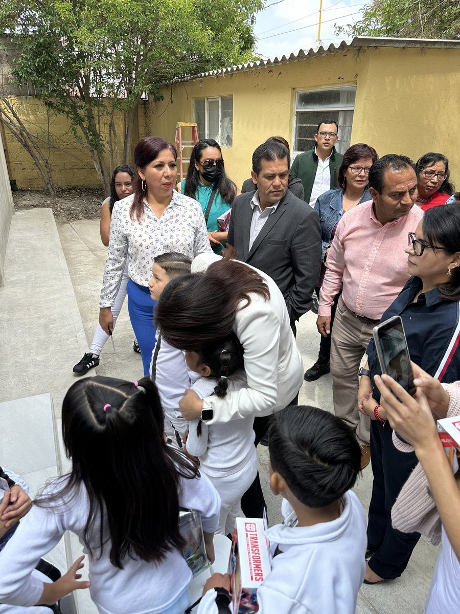 MarielaGtzEsc's tweet photo. ¡Muchas felicidades a las y los graduados de la Escuela Primaria Estado de México del municipio de #Nextlalpan! Desde el Congreso como Senadora electa, mi compromiso será poner nuestro granito de arena para que la educación y las condiciones de estudio mejoren. https://t.co/sHgSS7JrFp