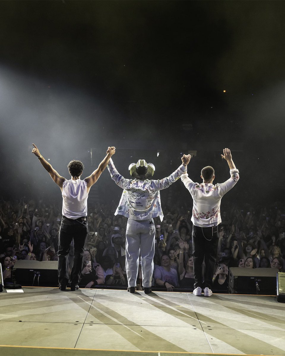 jonasbrothers's tweet photo. Thank you @calgarystampede ❤️ https://t.co/a37sBnFDgn