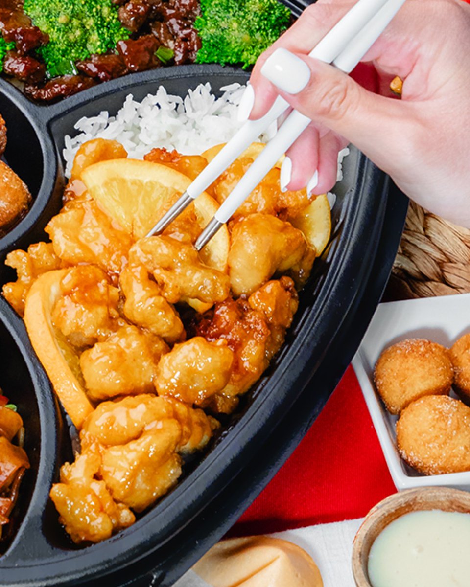 PeiWei's tweet image. Orange you glad it's #NationalOrangeChickenDay 😉 The crispy chicken tossed in our signature Sriracha-orange sauce with fresh orange slices is always calling our name! Celebrate National Orange Chicken Day with us the right Wei! 

#OrangeChicken #ChineseTakeout #AsianFood