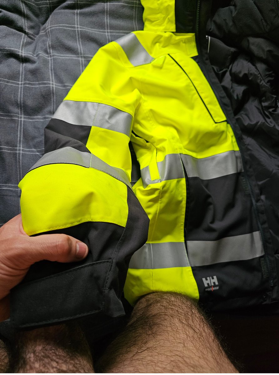 NylonPoly's tweet photo. I've been building up a big load to release over this Helly Hansen hivis jacket. Super soft and warm https://t.co/bDAg408hqC