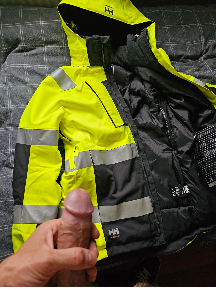 NylonPoly's tweet photo. I've been building up a big load to release over this Helly Hansen hivis jacket. Super soft and warm https://t.co/bDAg408hqC