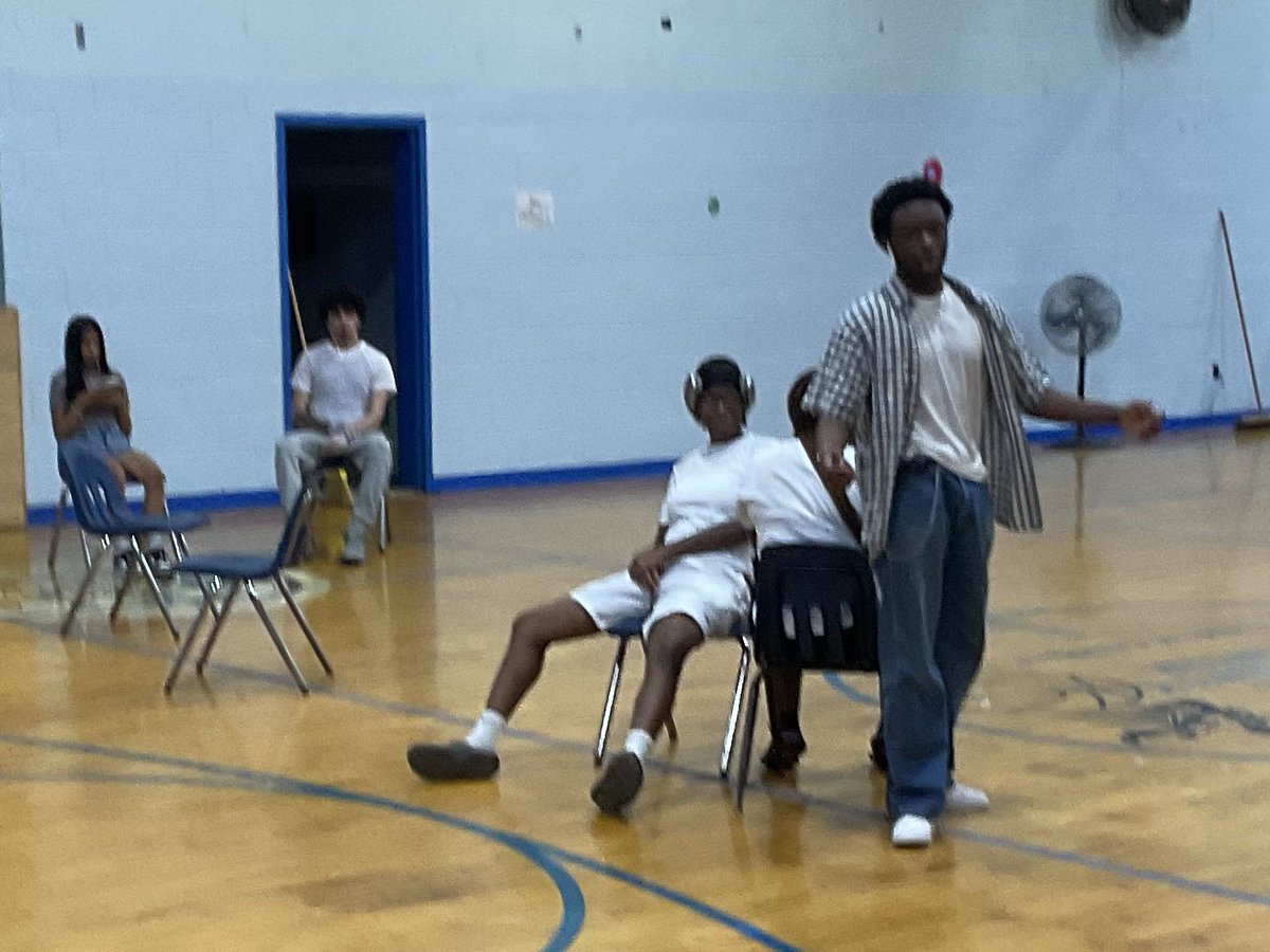 HarlemsYOTM's tweet photo. Creating musical memories with musical chairs at Harlem's Youth on the Move😊
#musicalchairs #harlemsyotm https://t.co/Kg5kKj7zIK
