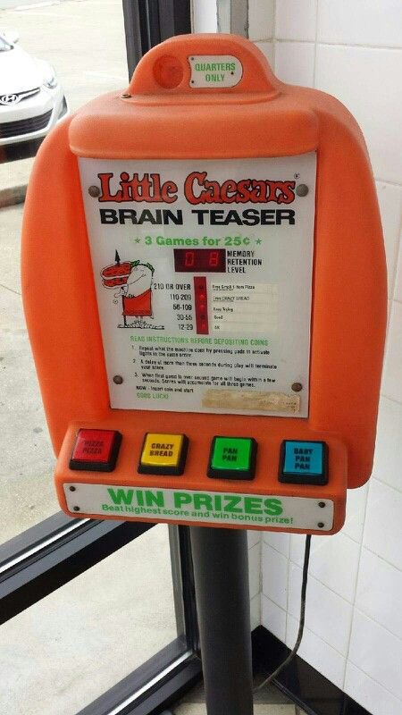 medictom's tweet photo. @littlecaesars Winning a few pizzas and crazy bread off this machine! I was pretty darn good at it. @littlecaesars I go crazy for Crazy Bread . Hint hint. There’s a Little Caesars here in Brunswick, Ohio. Boy some crazy bread 🥖 would be awesome! #Ohio #crazybread https://t.co/nDgT1Is7Hs