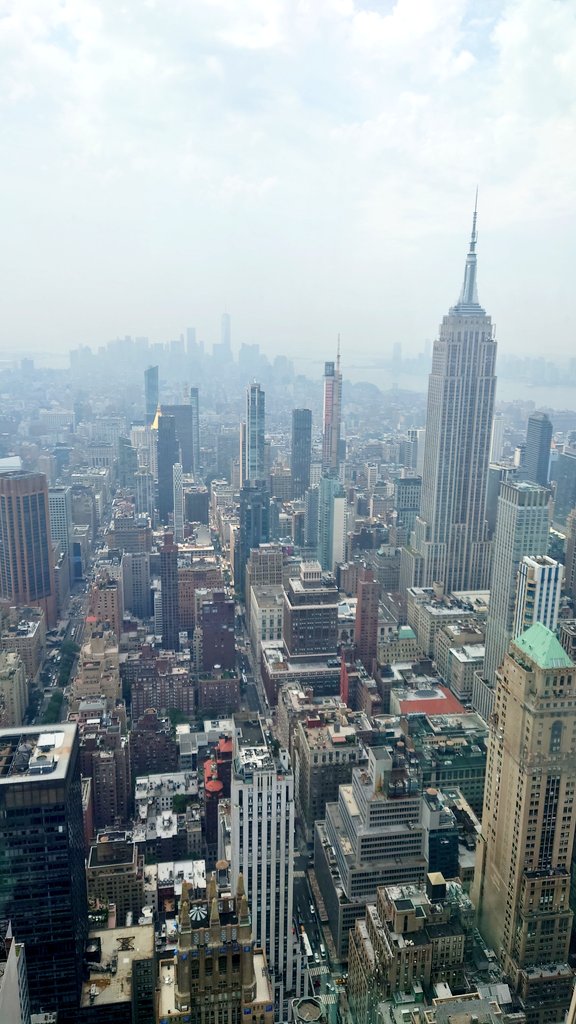 tatsupee's tweet photo. サミット・ワン・ヴァンダービルト
#SUMMITOneVanderbilt
東側には
クライスラー・ビル
Chrysler Building
南側には
エンパイア・ステート・ビル
Empire State Building
この展望台…
夜も結構オススメらしいです👍✨
#2407ChiNyc https://t.co/O4TvcNceTt