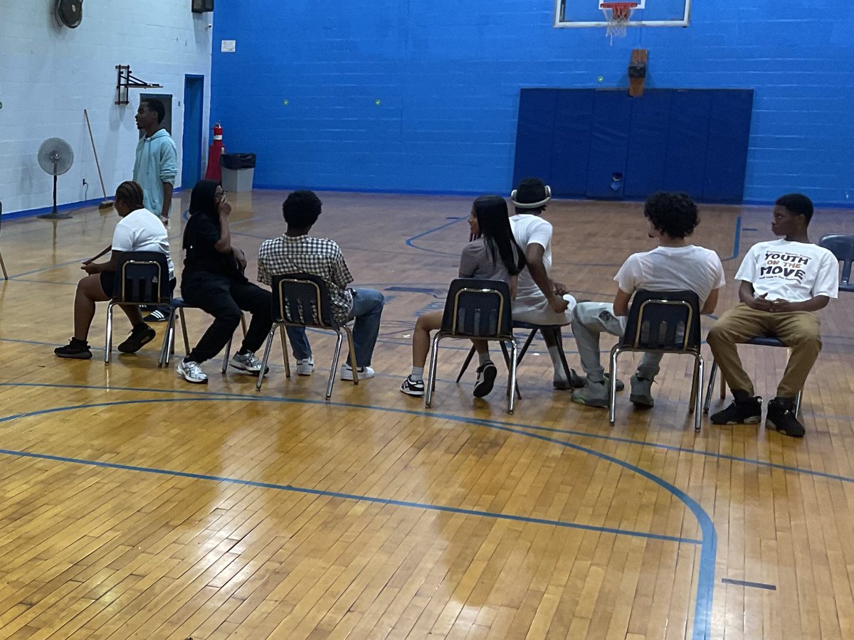 HarlemsYOTM's tweet photo. Creating musical memories with musical chairs at Harlem's Youth on the Move😊
#musicalchairs #harlemsyotm https://t.co/Kg5kKj7zIK