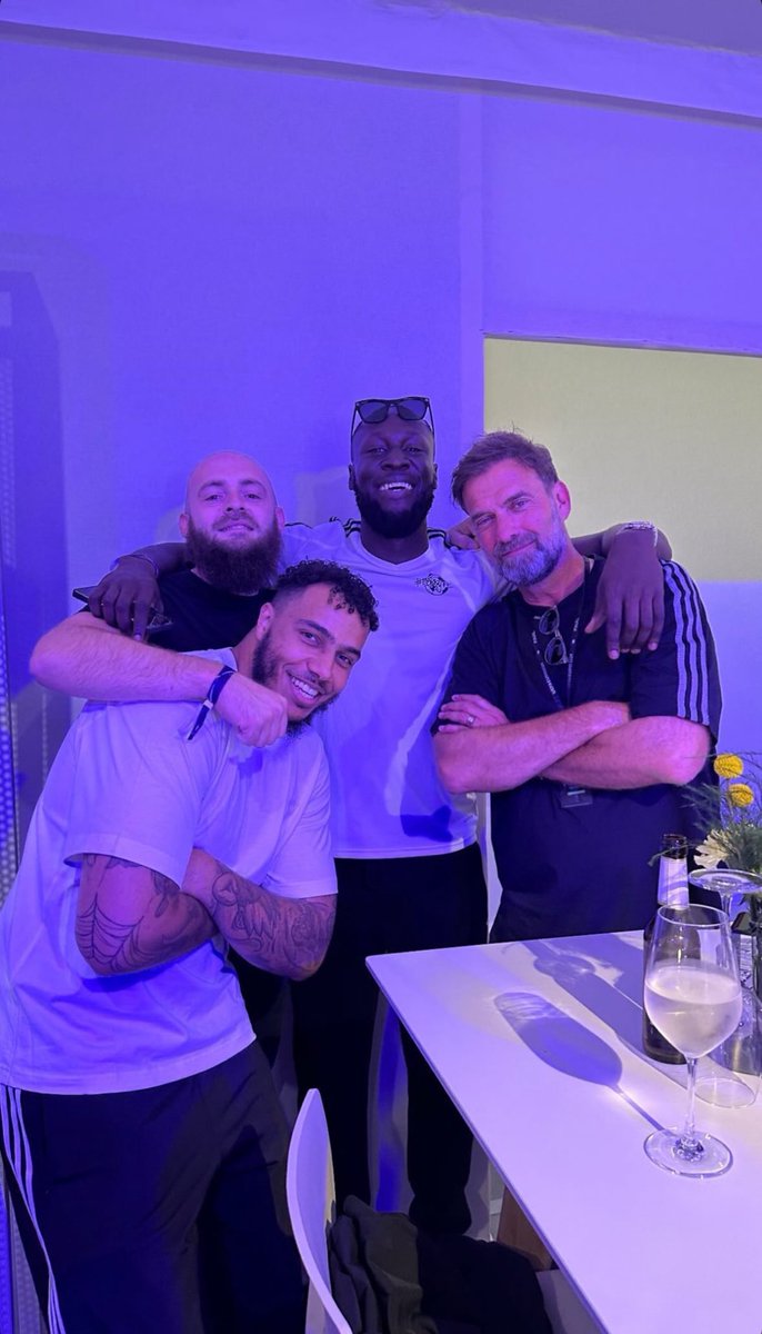 salahive's tweet photo. look at my gaffer man 😭😭😭😭 https://t.co/ktEApdFepO